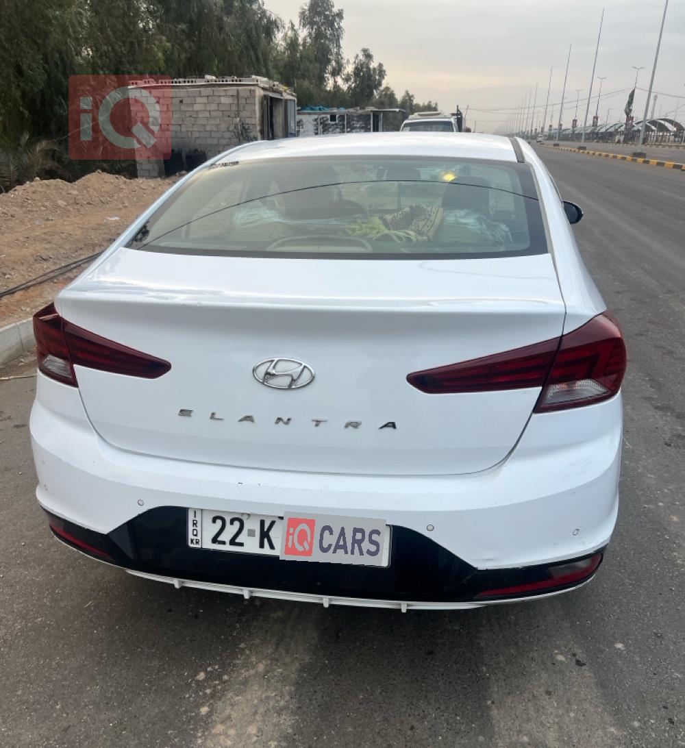 هیوندای ئەلەنترا